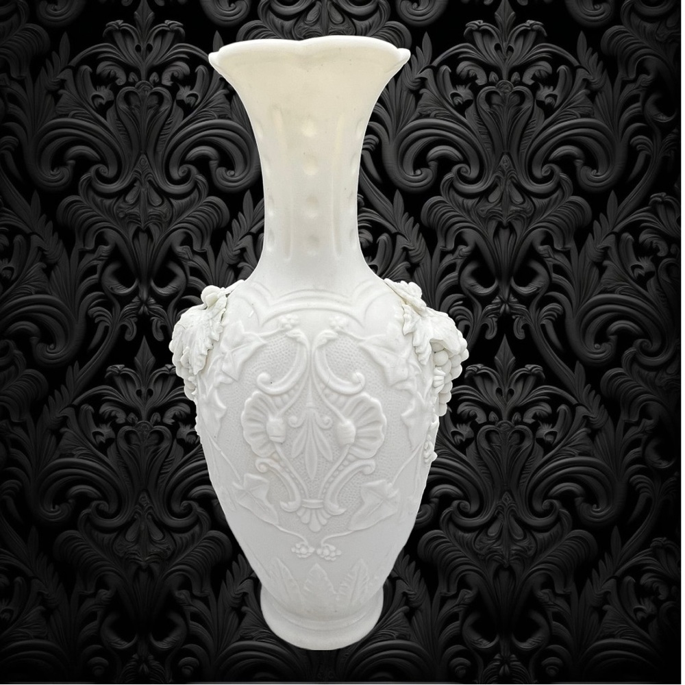Antique Snow White Bennington Parian Ware Vase W/Grapes & Leaves / Circa 1800’s